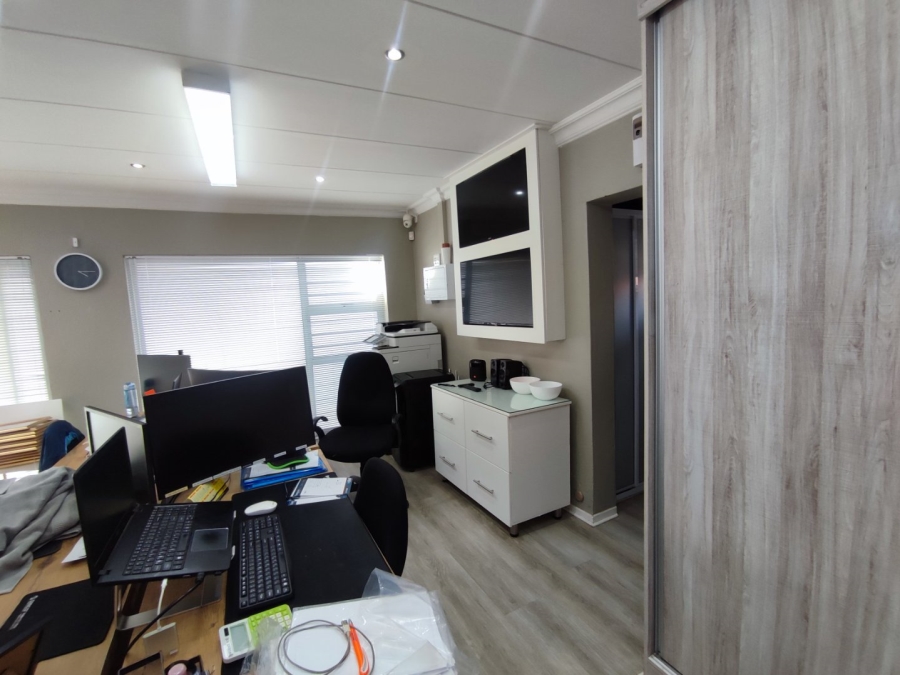 4 Bedroom Property for Sale in Langenhovenpark Free State